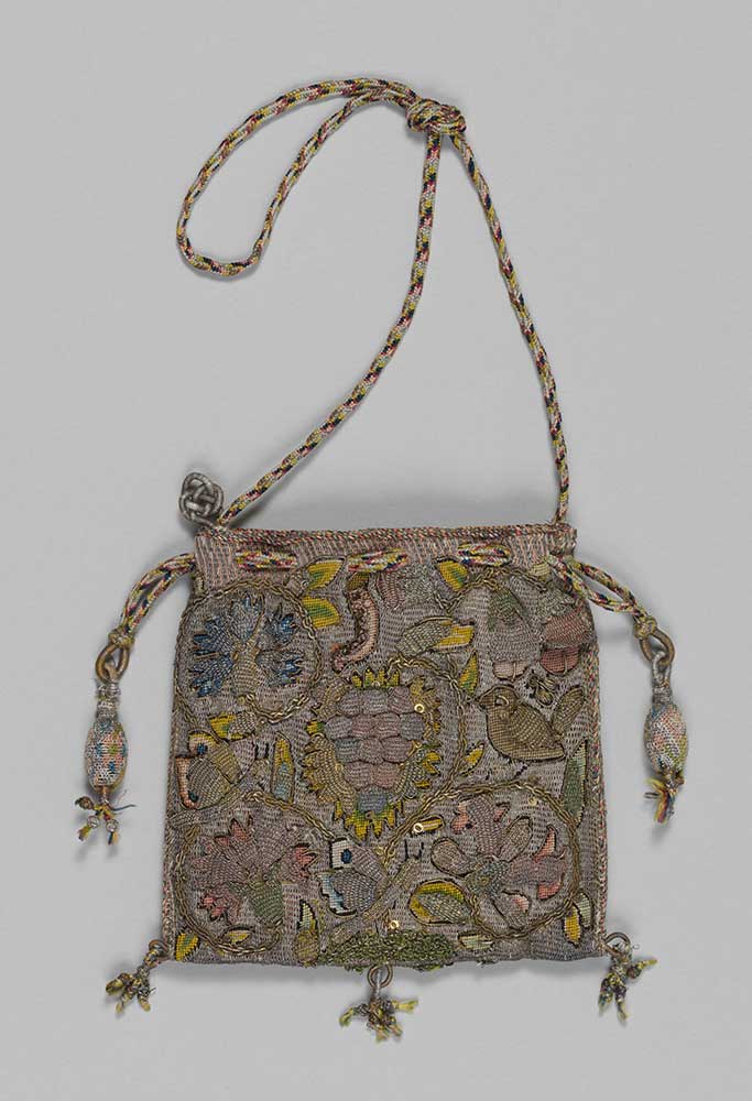 English Purses Information and Price Guide - Beaded Bags